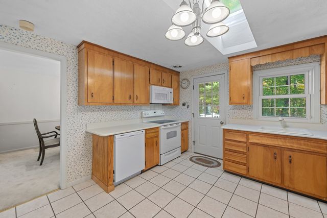 42 Pinebrook Lane, Holden, MA 01520