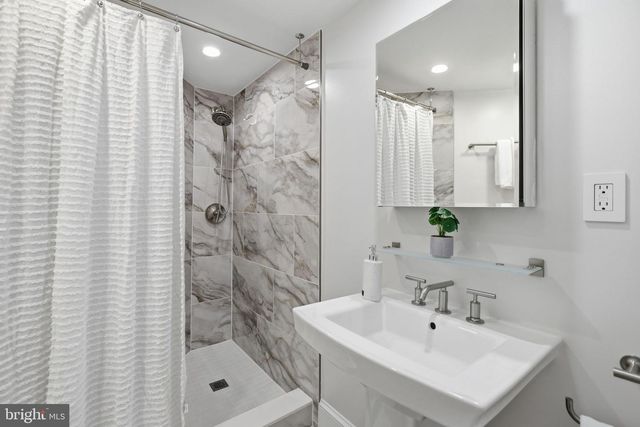 1711 SURREY LN NW, Washington, DC 20007