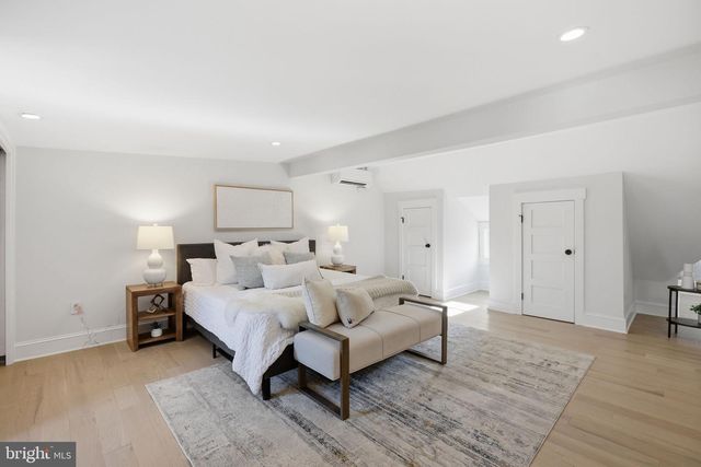 1711 SURREY LN NW, Washington, DC 20007
