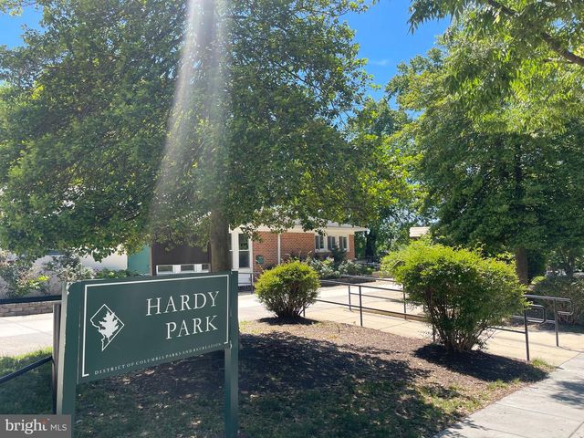 1711 SURREY LN NW, Washington, DC 20007