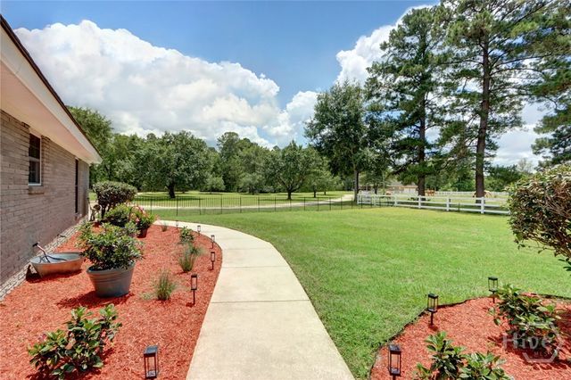 90 Stagecoach Road, Bloomingdale, GA 31302