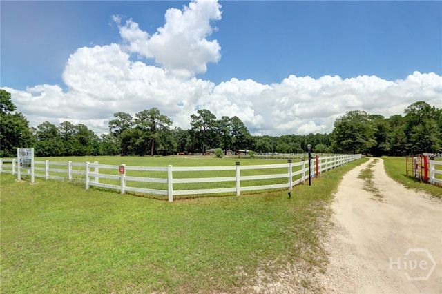 90 Stagecoach Road, Bloomingdale, GA 31302