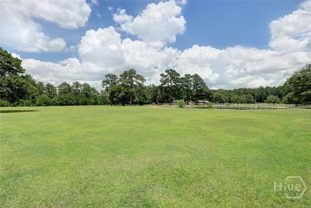 90 Stagecoach Road, Bloomingdale, GA 31302