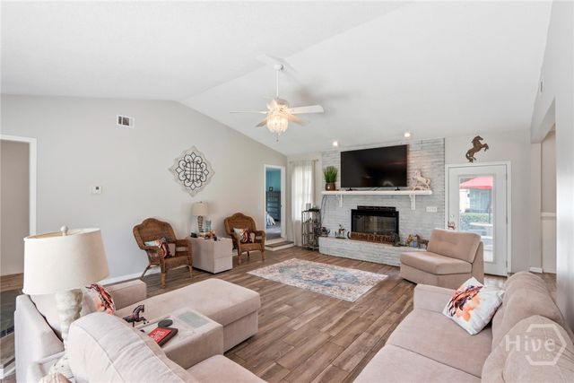 90 Stagecoach Road, Bloomingdale, GA 31302