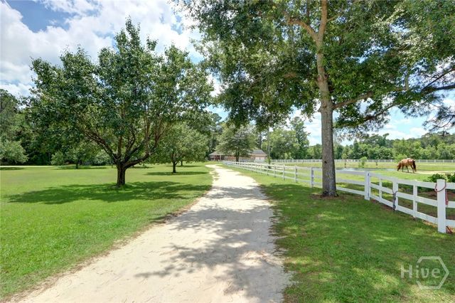 90 Stagecoach Road, Bloomingdale, GA 31302