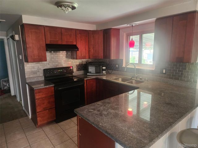 33810 Vista Way, Fraser, MI 48026