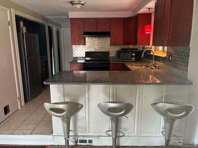33810 Vista Way, Fraser, MI 48026