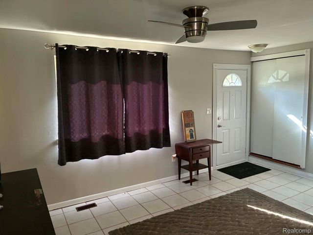 33810 Vista Way, Fraser, MI 48026