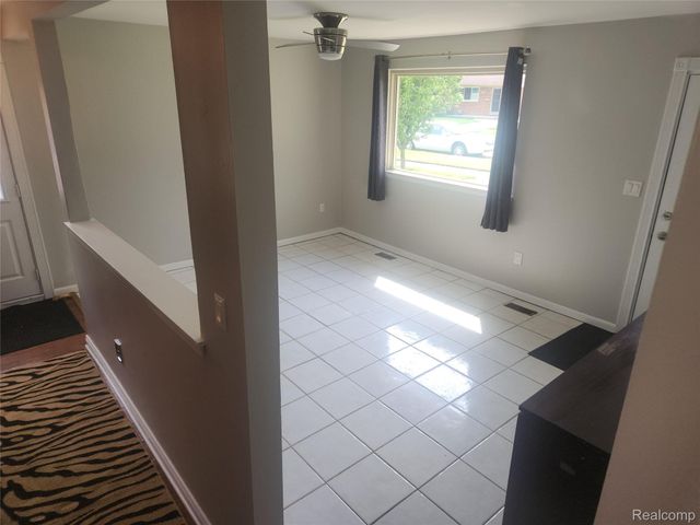 33810 Vista Way, Fraser, MI 48026