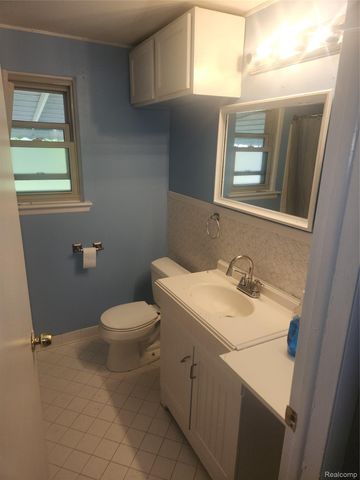 33810 Vista Way, Fraser, MI 48026