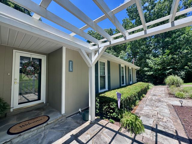 8346 Merrymount Dr, Nashville, TN 37221