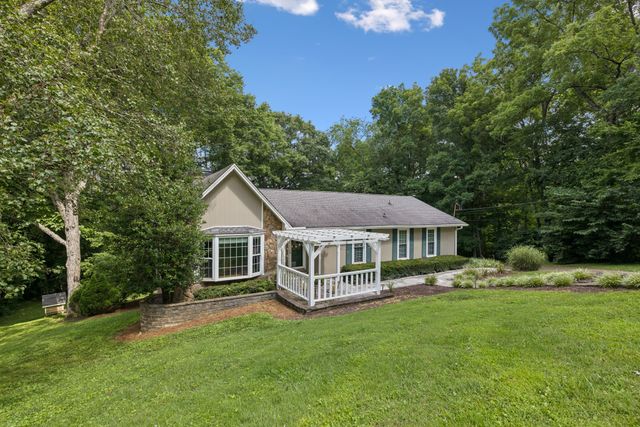 8346 Merrymount Dr, Nashville, TN 37221
