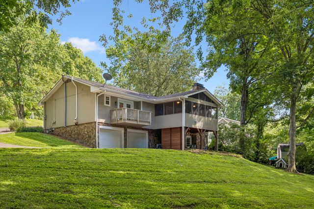 8346 Merrymount Dr, Nashville, TN 37221