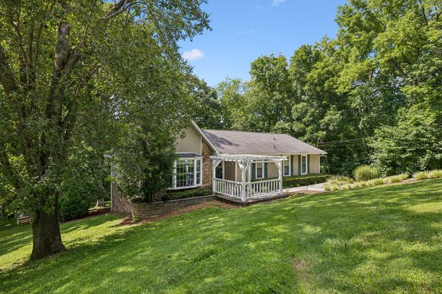 8346 Merrymount Dr, Nashville, TN 37221