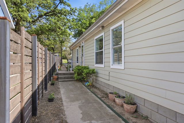 1105 E Lake Drive, Weatherford, TX 76087