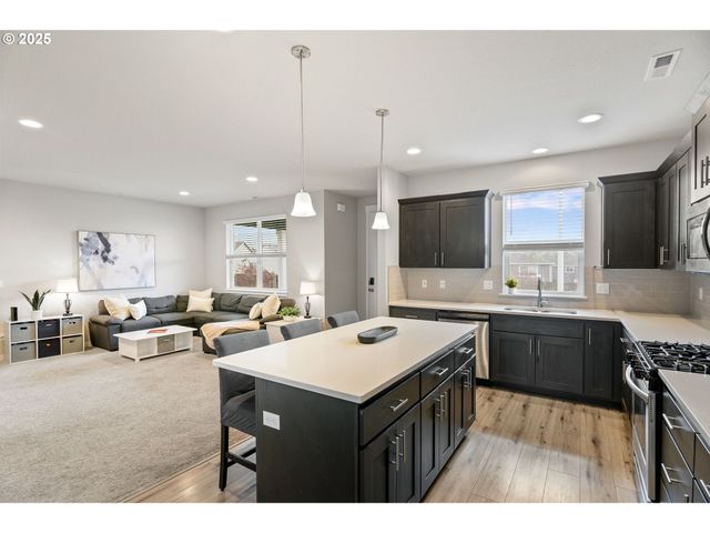 11767 Se PLEASANT VALLEY Pkwy, Happy Valley, OR 97086