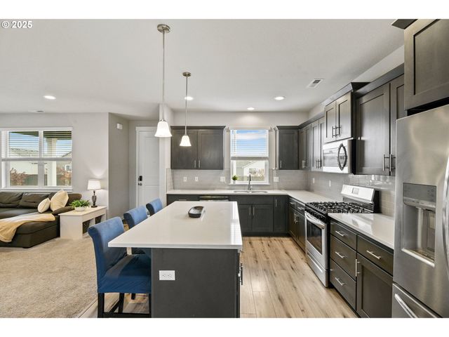 11767 Se PLEASANT VALLEY Pkwy, Happy Valley, OR 97086