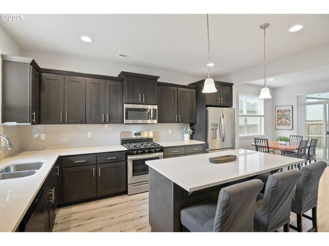 11767 Se PLEASANT VALLEY Pkwy, Happy Valley, OR 97086