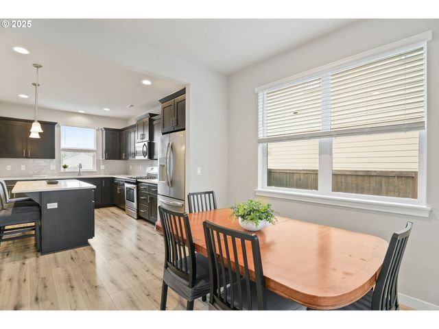 11767 Se PLEASANT VALLEY Pkwy, Happy Valley, OR 97086