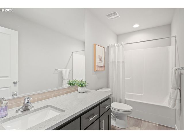 11767 Se PLEASANT VALLEY Pkwy, Happy Valley, OR 97086