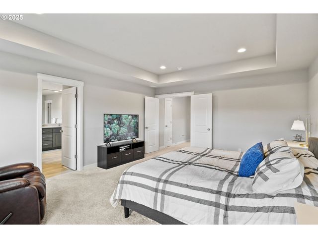 11767 Se PLEASANT VALLEY Pkwy, Happy Valley, OR 97086