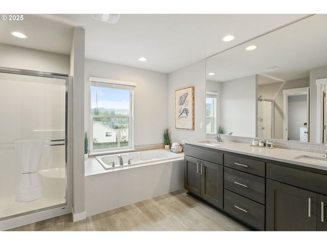 11767 Se PLEASANT VALLEY Pkwy, Happy Valley, OR 97086