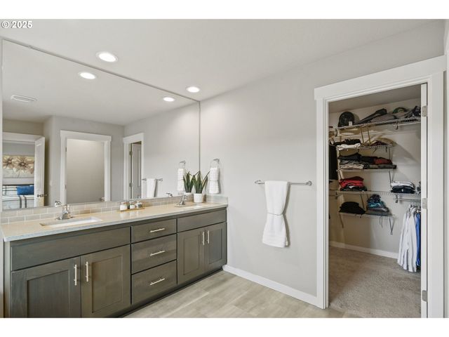 11767 Se PLEASANT VALLEY Pkwy, Happy Valley, OR 97086