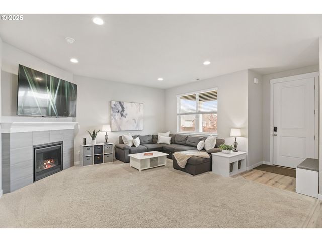 11767 Se PLEASANT VALLEY Pkwy, Happy Valley, OR 97086