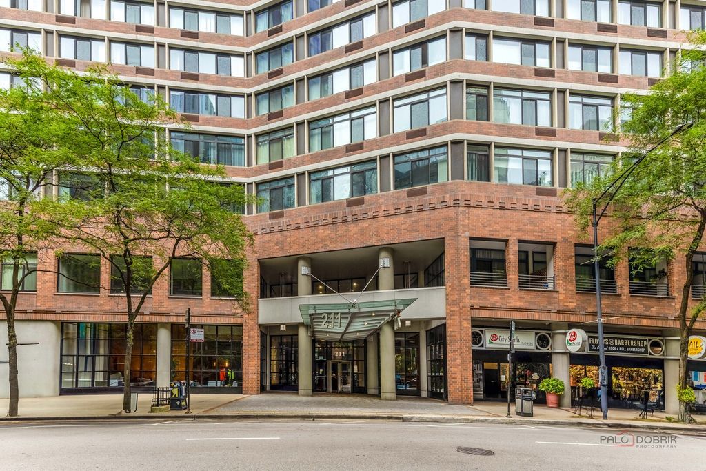 211 E Ohio Street 2015, Chicago, IL 60611 — exterior