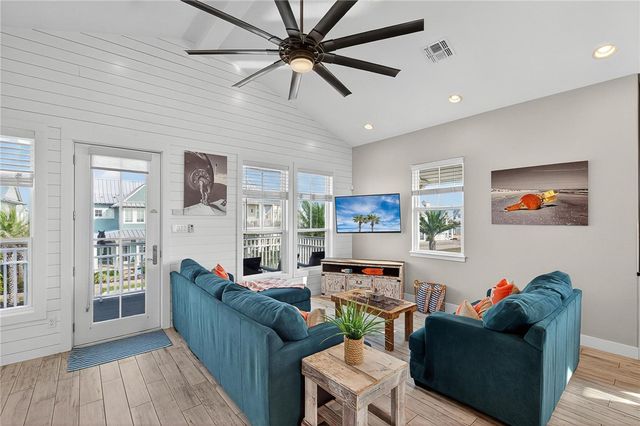 124 7 Day Weekend St, Port Aransas, TX 78373