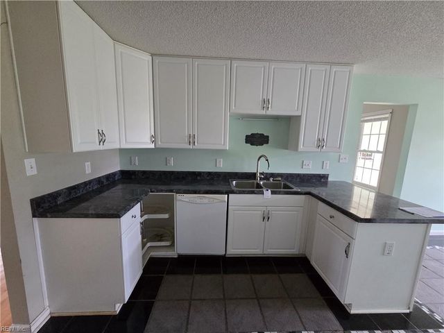 21117 Southampton PW, Courtland, VA 23837