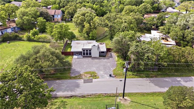402 Williamson Drive, Bryan, TX 77801