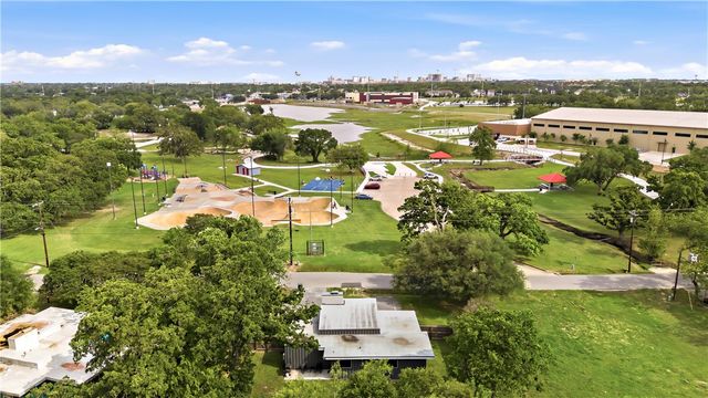402 Williamson Drive, Bryan, TX 77801