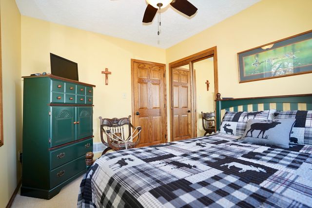 26033 W Catfish Drive, Wilmington, IL 60481