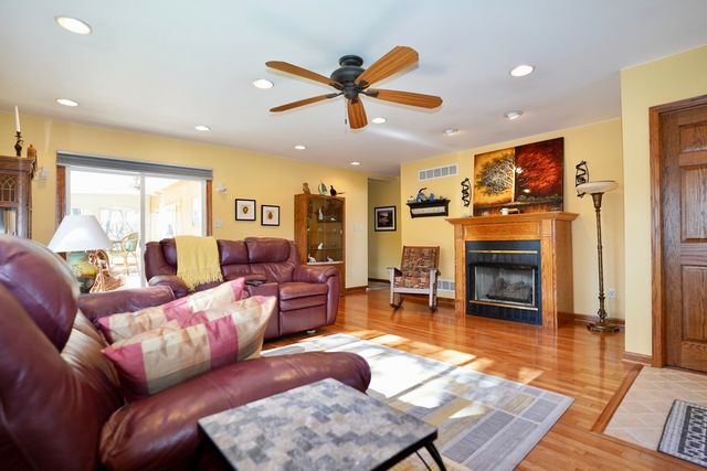 26033 W Catfish Drive, Wilmington, IL 60481