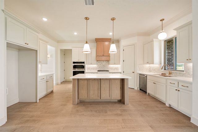 100 Eagle Court, Glen Rose, TX 76077