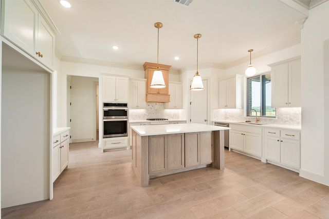 100 Eagle Court, Glen Rose, TX 76077