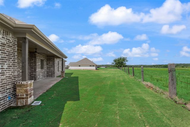 100 Eagle Court, Glen Rose, TX 76077