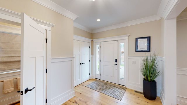 84 Shea Circle 84, Cheshire, CT 06410