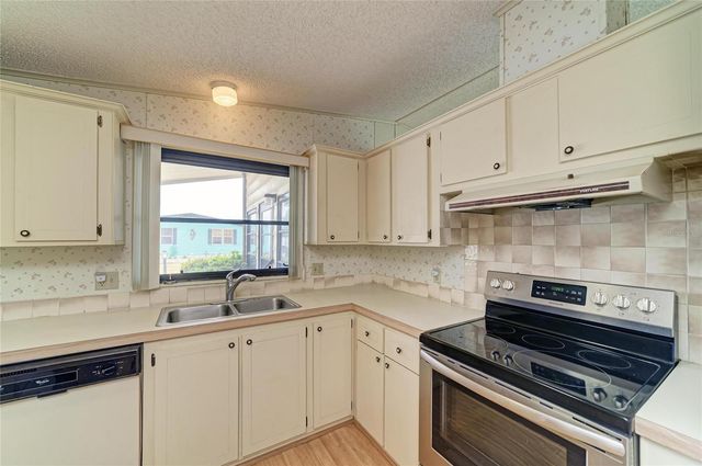 6710 36TH AVENUE E 268, Palmetto, FL 34221