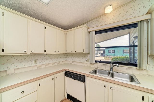 6710 36TH AVENUE E 268, Palmetto, FL 34221