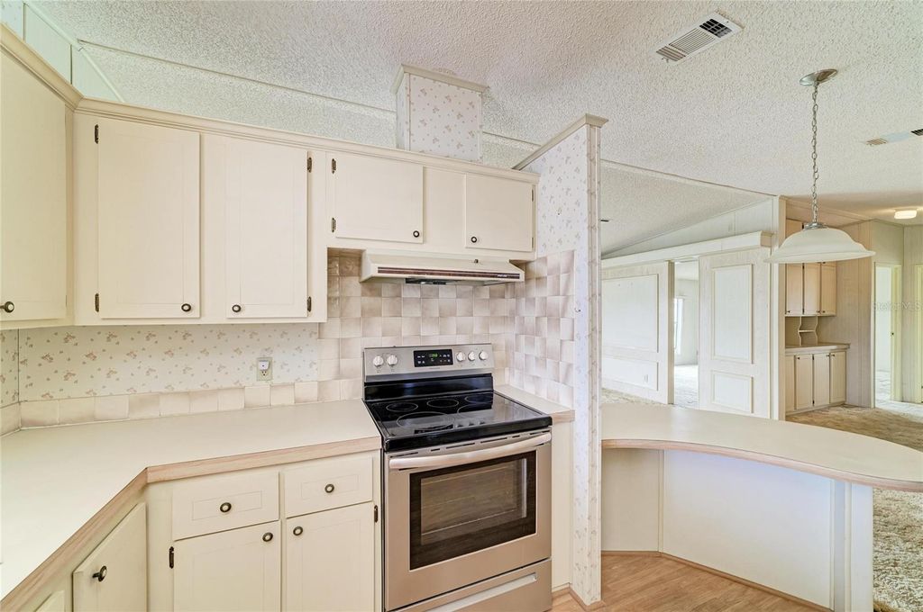 Image 12 of property listing at 6710 36TH AVENUE E 268, Palmetto, FL 34221