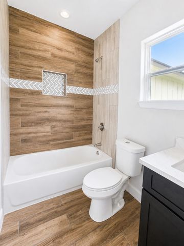 904 E Austin ST, Luling, TX 78648