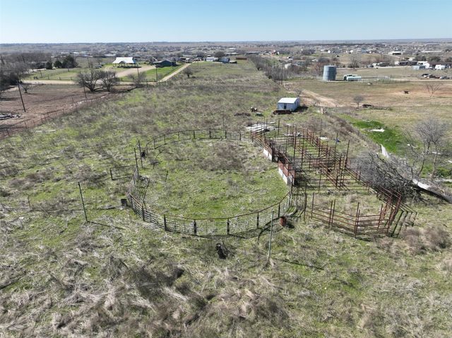 8824 Clearview Drive, Joshua, TX 76058
