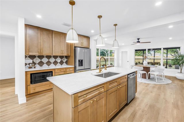 8171 37TH AVENUE N, St Petersburg, FL 33710