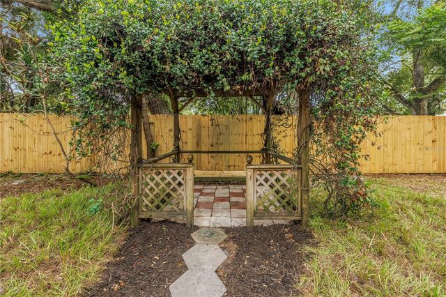 8171 37TH AVENUE N, St Petersburg, FL 33710