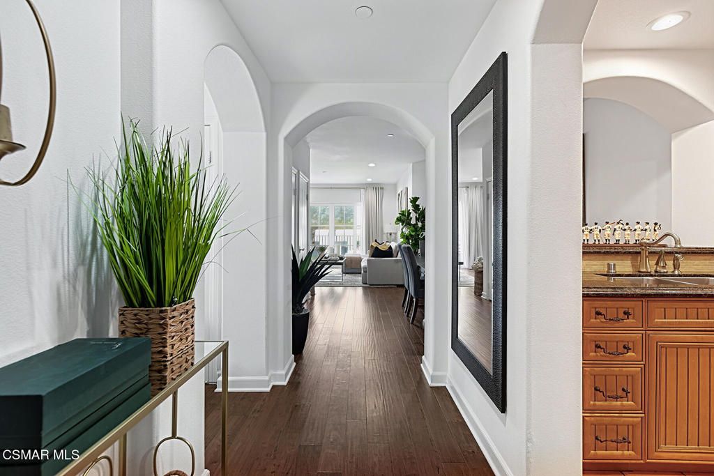 13308 Valleyheart Drive 404, Sherman Oaks, CA 91423 — photo 3