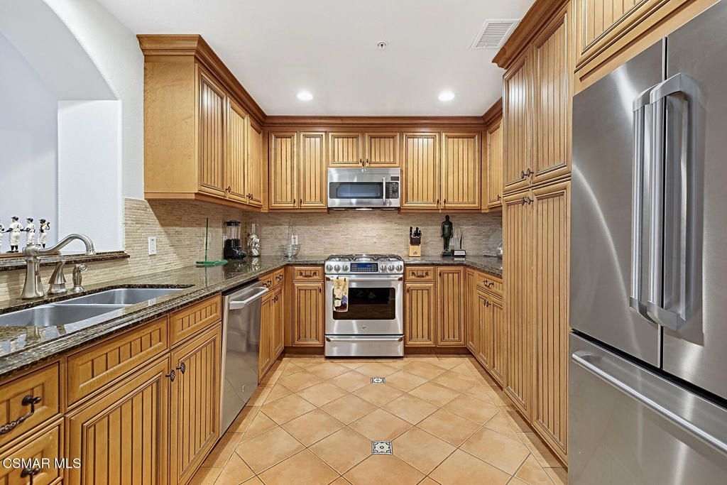 13308 Valleyheart Drive 404, Sherman Oaks, CA 91423 — photo 4