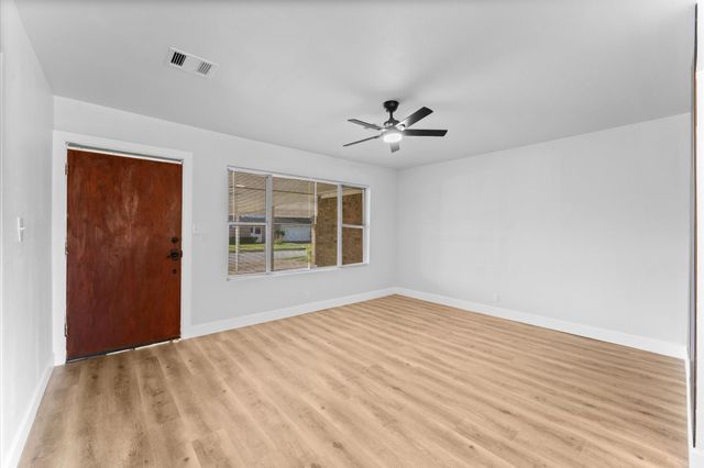 8427 Guinevere Street, Houston, TX 77029