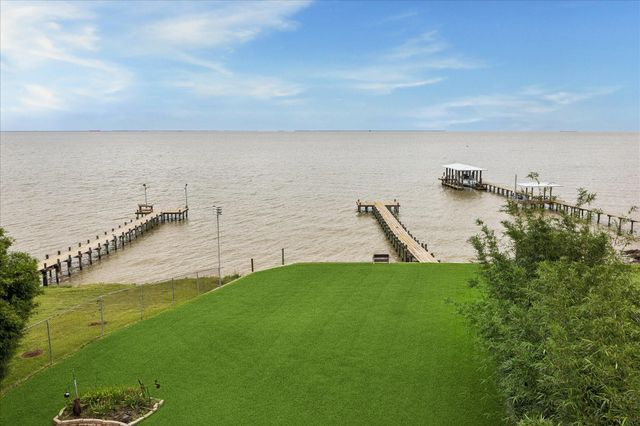 4019 Bayshore Drive Drive, Bacliff, TX 77518